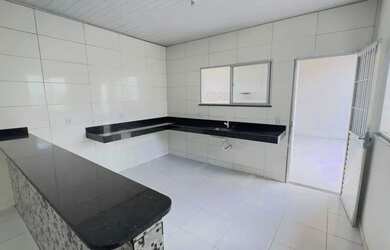 Imagem: A casa possui 2 Dormitórios, 3 Banheiros, 1 Vaga na garagem