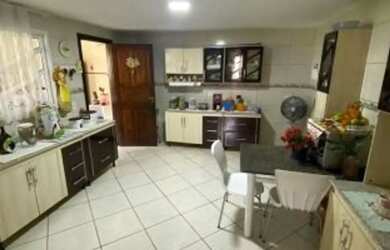 Imagem 6: Sobrado em Rua Hellena Betecek - Butiatuvinha - Curitiba/PR