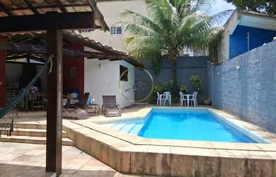 Imagem: A casa possui 4 Dormitórios, 4 Banheiros, 2 Vagas na garagem