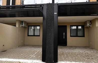 Imagem: A casa possui 2 Dormitórios, Acomodam 8 pessoas, 1 Vaga na