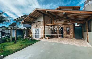 Imagem: A casa possui 3 Dormitórios, 4 Banheiros, 2 Vagas na garagem