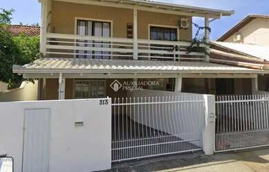 Imagem: O apartamento possui 2 Dormitórios, 1 Banheiro, 106m² de Área