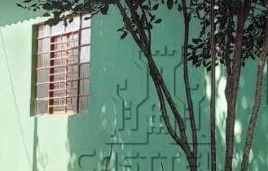 Imagem: A casa possui 2 Dormitórios, 2 Banheiros, 2 Vagas na garagem