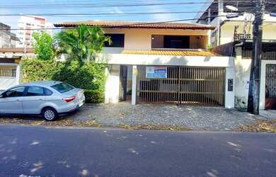 Imagem: A casa possui 5 Dormitórios, 5 Banheiros, 2 Vagas na garagem