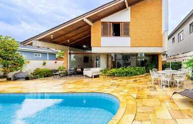 Imagem: A casa em condomínio possui 3 Dormitórios, 5 Banheiros, 4