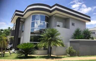 Imagem: A casa em condomínio possui 4 Dormitórios, 5 Banheiros, 4