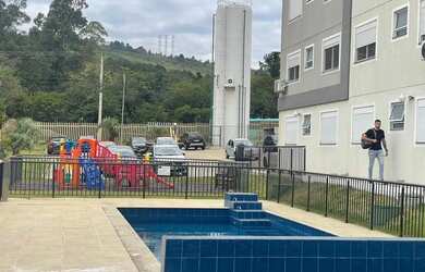 Imagem: O apartamento possui 2 Dormitórios, 1 Banheiro, 1 Vaga na garagem