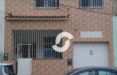 Imagem: A casa possui 4 Dormitórios, 5 Banheiros, 1 Vaga na garagem