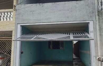 Imagem: A casa possui 3 Dormitórios, 2 Banheiros, 2 Vagas na garagem