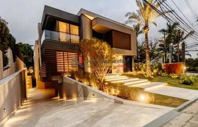 Imagem: A casa em condomínio possui 5 Dormitórios, 5 Banheiros, 5