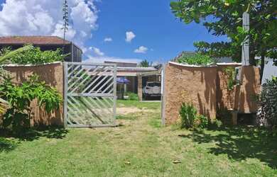 Imagem: A casa possui 2 Dormitórios, Acomodam 11 pessoas, 3 Vagas na