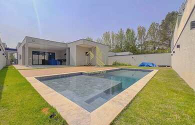 Imagem: A casa em condomínio para alugar possui 4 Dormitórios, 5 Banheiros