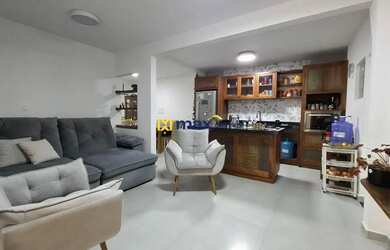 Imagem: A casa possui 3 Dormitórios, 2 Banheiros, 2 Vagas na garagem