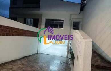 Imagem: A casa possui 4 Dormitórios, 2 Banheiros, 3 Vagas na garagem