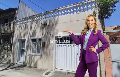 Imagem: A casa possui 2 Dormitórios, 1 Banheiro, 2 Vagas na garagem