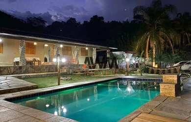 Imagem: A fazenda possui 200m² de Área e está localizado em Pirenópolis