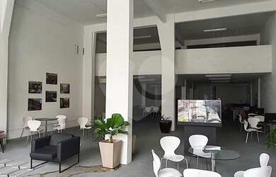 Imagem: O depósito possui 4 Vagas na garagem, 186m² de Área e está