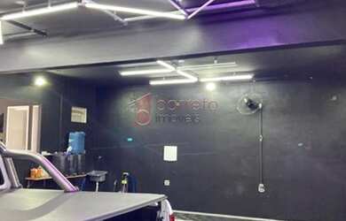 Imagem: O depósito possui 2 Vagas na garagem, 182m² de Área e está