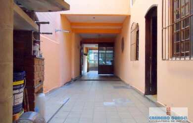 Imagem: A casa possui 5 Dormitórios, 3 Banheiros, 4 Vagas na garagem