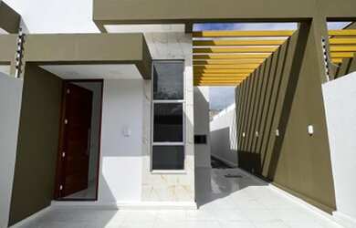 Imagem: A casa possui 3 Dormitórios, 3 Banheiros, 2 Vagas na garagem