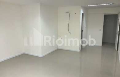 Imagem: O depósito possui 1 Vaga na garagem, 32m² de Área, Ar-condicionado