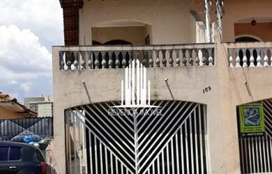 Imagem: A casa possui 3 Dormitórios, 3 Banheiros, 2 Vagas na garagem