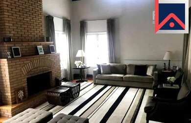 Imagem: A casa possui 4 Dormitórios, 4 Banheiros, 5 Vagas na garagem