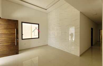 Imagem: A casa possui 3 Dormitórios, 3 Banheiros, 4 Vagas na garagem