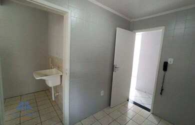 Imagem: O apartamento possui 2 Dormitórios, 1 Banheiro, 1 Vaga na garagem