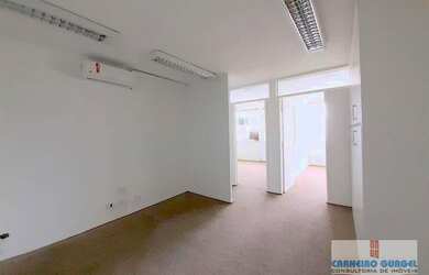 Imagem: O depósito possui 3 Vagas na garagem, 47m² de Área e está