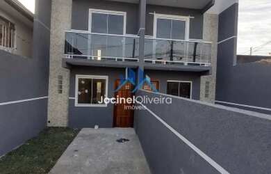 Imagem: A casa possui 3 Dormitórios, 1 Banheiro, 2 Vagas na garagem