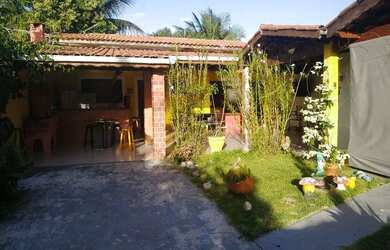 Imagem: A casa possui 2 Dormitórios e 2 Vagas na garagem e está localizado