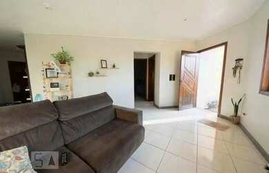 Imagem: A casa possui 2 Dormitórios, 2 Banheiros, 1 Vaga na garagem