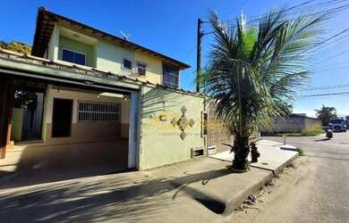 Imagem: A casa possui 2 Dormitórios, 1 Banheiro, 2 Vagas na garagem