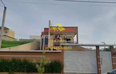 Imagem: A casa possui 3 Dormitórios, 2 Banheiros, 3 Vagas na garagem