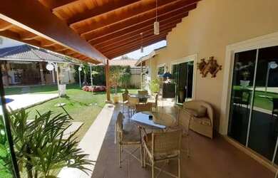 Imagem: A casa possui 5 Dormitórios, 5 Banheiros, 4 Vagas na garagem