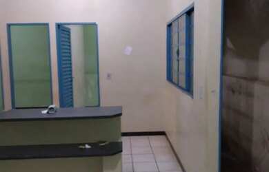 Imagem: A kitnet possui 2 Dormitórios e está localizado em Araçuaí