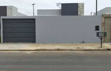 Imagem: A casa possui 2 Dormitórios, 1 Banheiro, 4 Vagas na garagem