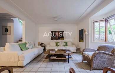 Imagem: A casa possui 4 Dormitórios, 3 Banheiros, 1 Vaga na garagem