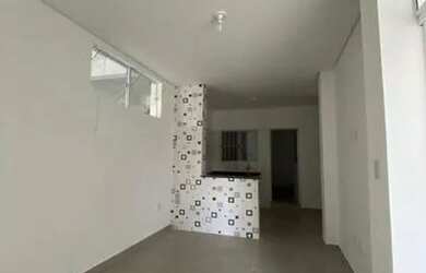 Imagem: A casa possui 2 Dormitórios, 2 Banheiros, 1 Vaga na garagem