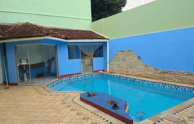 Imagem: A casa possui 5 Dormitórios, 5 Banheiros, 3 Vagas na garagem