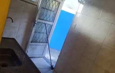 Imagem: A casa possui 1 Dormitório, 1 Banheiro, 1 Vaga na garagem e