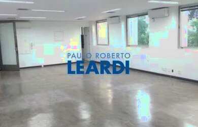 Imagem: O depósito possui 5 Vagas na garagem, 85m² de Área e está