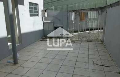 Imagem: A casa possui 3 Dormitórios, 1 Banheiro, 1 Vaga na garagem