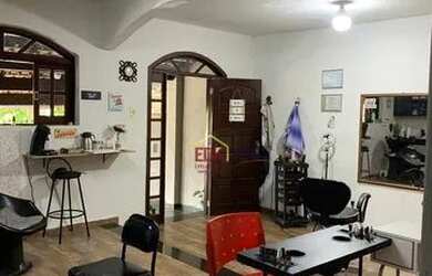 Imagem: A casa possui 3 Dormitórios, 2 Banheiros, 2 Vagas na garagem