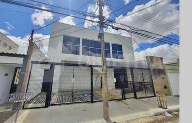 Imagem: A casa possui 5 Dormitórios, 4 Banheiros, 2 Vagas na garagem