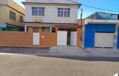 Imagem: A casa possui 2 Dormitórios, 2 Banheiros, 1 Vaga na garagem