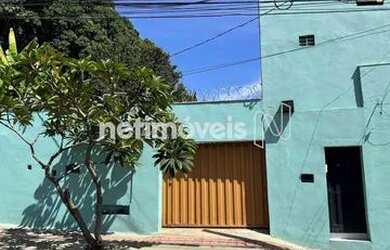 Imagem: A casa possui 5 Dormitórios, 2 Banheiros, 2 Vagas na garagem