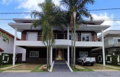 Imagem: A casa possui 4 Dormitórios, 2 Banheiros, 5 Vagas na garagem