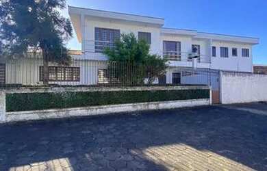 Imagem: A casa possui 5 Dormitórios, 5 Banheiros, 5 Vagas na garagem